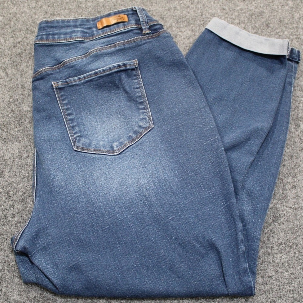 Royalty for Me Womens Jeans Size 20W Blue Denim Cuffed Cropped Style XP989441